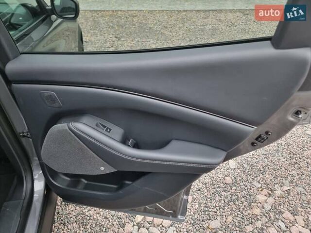 Серый Форд Mustang Mach-E, объемом двигателя 0 л и пробегом 175 тыс. км за 21900 $, фото 33 на Automoto.ua