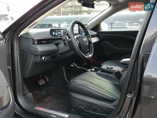 Серый Форд Mustang Mach-E, объемом двигателя 0 л и пробегом 48 тыс. км за 26000 $, фото 7 на Automoto.ua