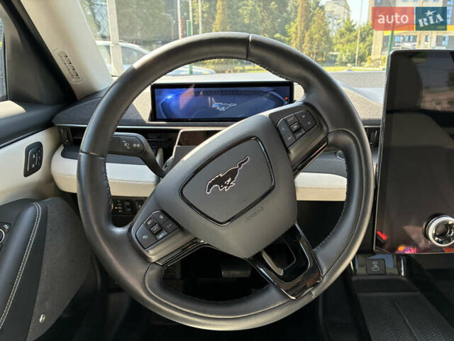 Серый Форд Mustang Mach-E, объемом двигателя 0 л и пробегом 48 тыс. км за 29000 $, фото 8 на Automoto.ua