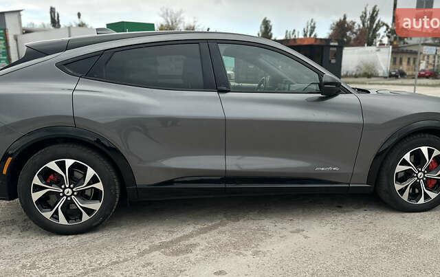 Сірий Форд Mustang Mach-E, об'ємом двигуна 0 л та пробігом 76 тис. км за 25500 $, фото 6 на Automoto.ua