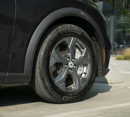 Серый Форд Mustang Mach-E, объемом двигателя 0 л и пробегом 46 тыс. км за 25500 $, фото 13 на Automoto.ua