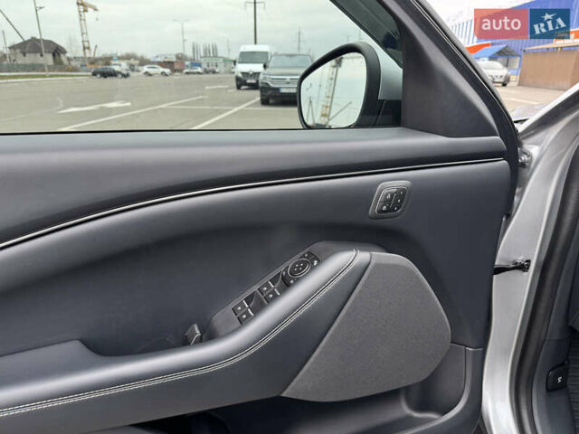 Серый Форд Mustang Mach-E, объемом двигателя 0 л и пробегом 48 тыс. км за 21800 $, фото 18 на Automoto.ua