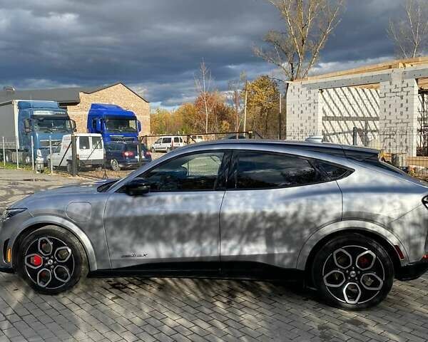 Сірий Форд Mustang Mach-E, об'ємом двигуна 0 л та пробігом 66 тис. км за 27300 $, фото 4 на Automoto.ua