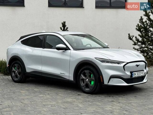 Серый Форд Mustang Mach-E, объемом двигателя 0 л и пробегом 60 тыс. км за 20800 $, фото 3 на Automoto.ua