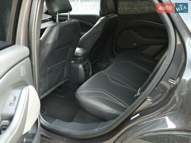 Серый Форд Mustang Mach-E, объемом двигателя 0 л и пробегом 48 тыс. км за 26000 $, фото 11 на Automoto.ua