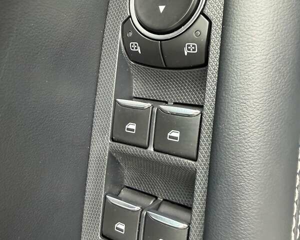 Сірий Форд Mustang Mach-E, об'ємом двигуна 0 л та пробігом 181 тис. км за 22600 $, фото 58 на Automoto.ua