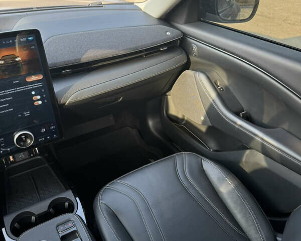 Серый Форд Mustang Mach-E, объемом двигателя 0 л и пробегом 59 тыс. км за 25500 $, фото 13 на Automoto.ua