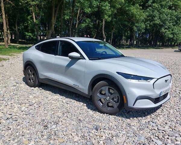 Серый Форд Mustang Mach-E, объемом двигателя 0 л и пробегом 61 тыс. км за 22900 $, фото 4 на Automoto.ua