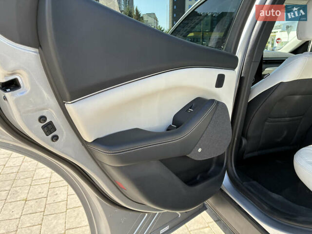 Серый Форд Mustang Mach-E, объемом двигателя 0 л и пробегом 48 тыс. км за 29000 $, фото 25 на Automoto.ua