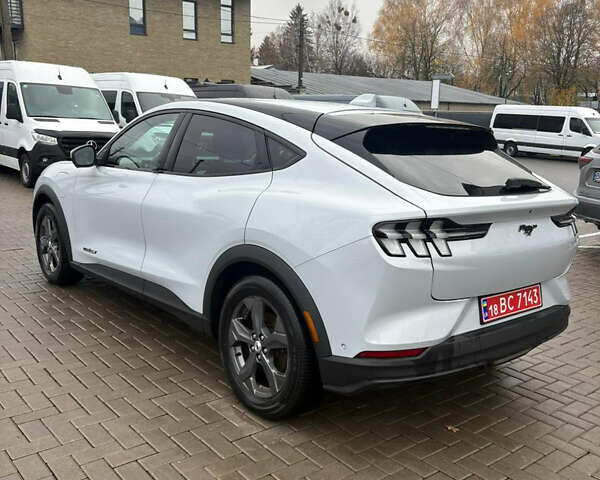 Серый Форд Mustang Mach-E, объемом двигателя 0 л и пробегом 110 тыс. км за 22900 $, фото 6 на Automoto.ua
