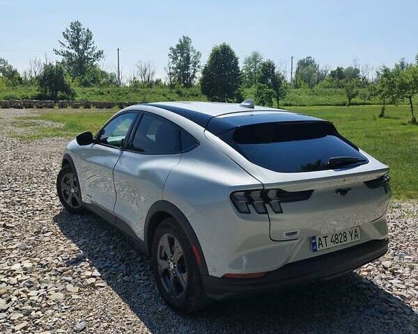 Серый Форд Mustang Mach-E, объемом двигателя 0 л и пробегом 61 тыс. км за 22900 $, фото 5 на Automoto.ua