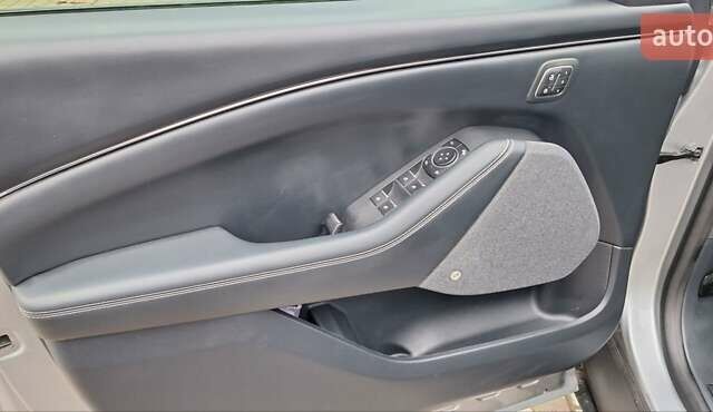 Серый Форд Mustang Mach-E, объемом двигателя 0 л и пробегом 136 тыс. км за 21800 $, фото 19 на Automoto.ua