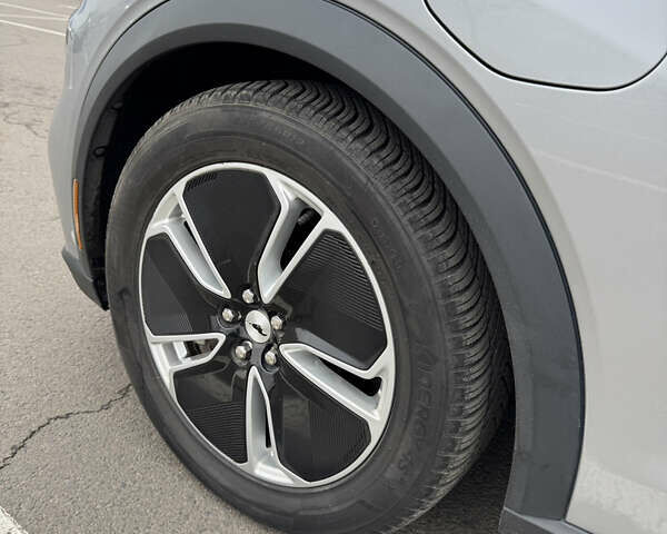 Серый Форд Mustang Mach-E, объемом двигателя 0 л и пробегом 48 тыс. км за 21800 $, фото 33 на Automoto.ua