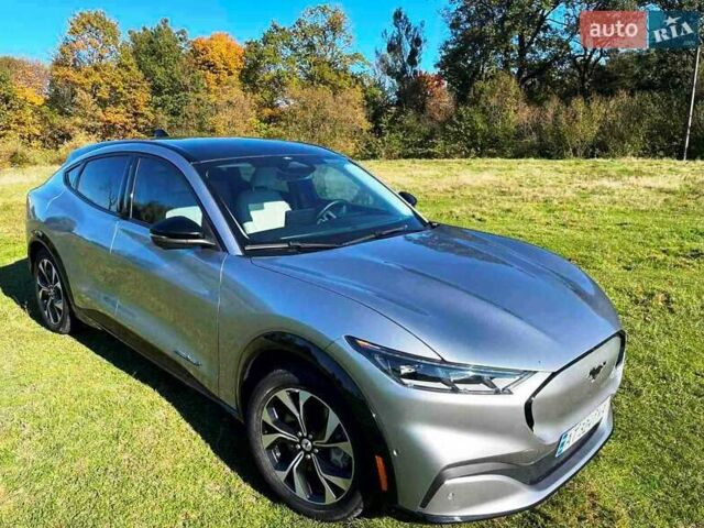 Серый Форд Mustang Mach-E, объемом двигателя 0 л и пробегом 48 тыс. км за 29000 $, фото 4 на Automoto.ua