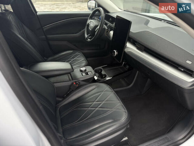 Серый Форд Mustang Mach-E, объемом двигателя 0 л и пробегом 76 тыс. км за 20999 $, фото 28 на Automoto.ua
