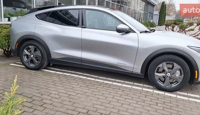 Серый Форд Mustang Mach-E, объемом двигателя 0 л и пробегом 136 тыс. км за 21800 $, фото 6 на Automoto.ua