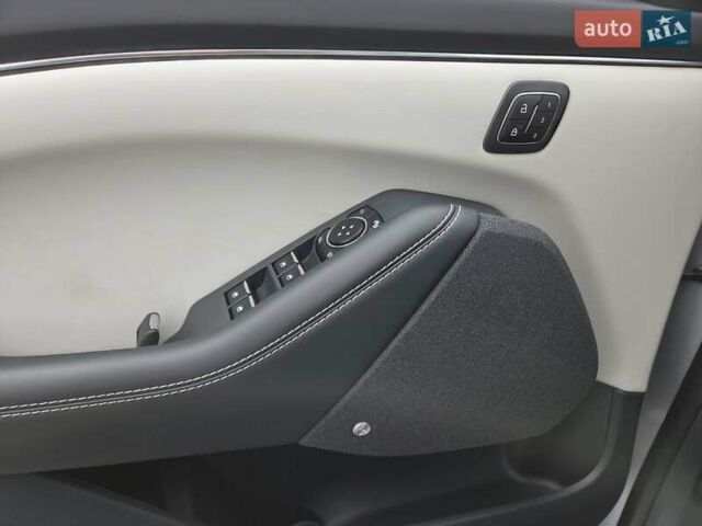 Сірий Форд Mustang Mach-E, об'ємом двигуна 0 л та пробігом 43 тис. км за 25000 $, фото 3 на Automoto.ua