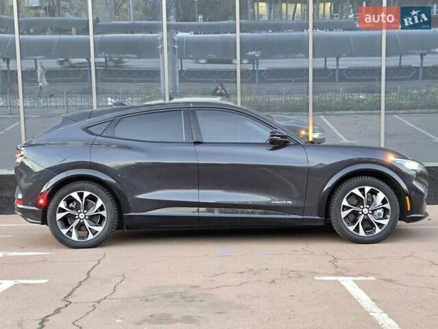 Серый Форд Mustang Mach-E, объемом двигателя 0 л и пробегом 48 тыс. км за 26000 $, фото 6 на Automoto.ua