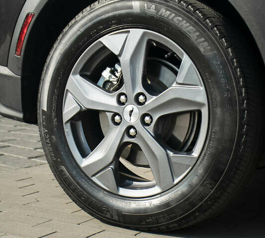 Серый Форд Mustang Mach-E, объемом двигателя 0 л и пробегом 46 тыс. км за 25500 $, фото 12 на Automoto.ua