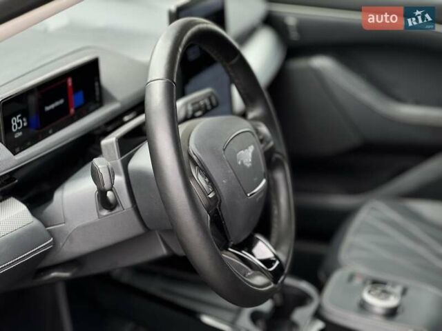 Серый Форд Mustang Mach-E, объемом двигателя 0 л и пробегом 29 тыс. км за 27200 $, фото 19 на Automoto.ua