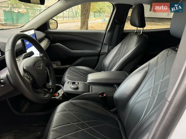 Серый Форд Mustang Mach-E, объемом двигателя 0 л и пробегом 85 тыс. км за 23400 $, фото 15 на Automoto.ua