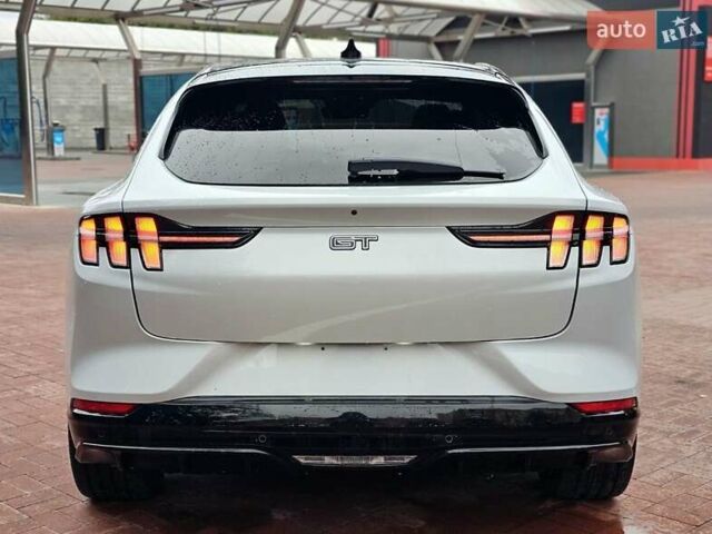 Серый Форд Mustang Mach-E, объемом двигателя 0 л и пробегом 40 тыс. км за 33333 $, фото 7 на Automoto.ua