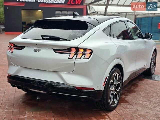 Серый Форд Mustang Mach-E, объемом двигателя 0 л и пробегом 40 тыс. км за 33333 $, фото 3 на Automoto.ua
