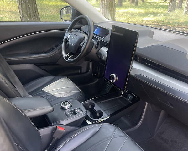 Сірий Форд Mustang Mach-E, об'ємом двигуна 0 л та пробігом 41 тис. км за 27500 $, фото 37 на Automoto.ua