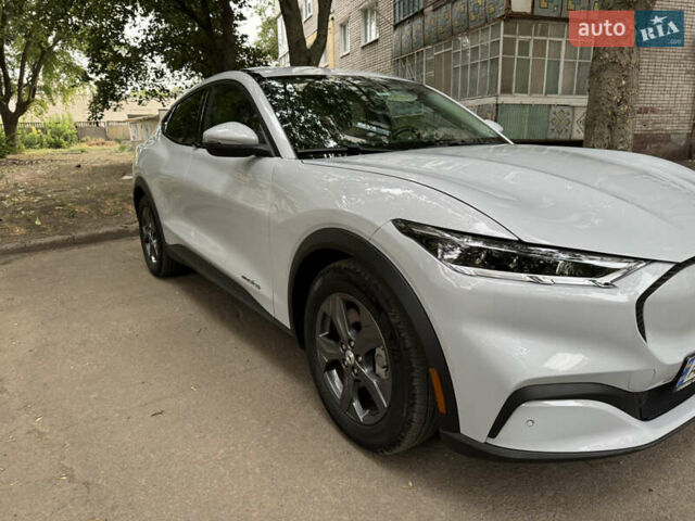 Серый Форд Mustang Mach-E, объемом двигателя 0 л и пробегом 85 тыс. км за 23400 $, фото 5 на Automoto.ua