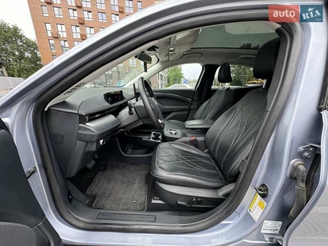 Серый Форд Mustang Mach-E, объемом двигателя 0 л и пробегом 29 тыс. км за 27200 $, фото 17 на Automoto.ua
