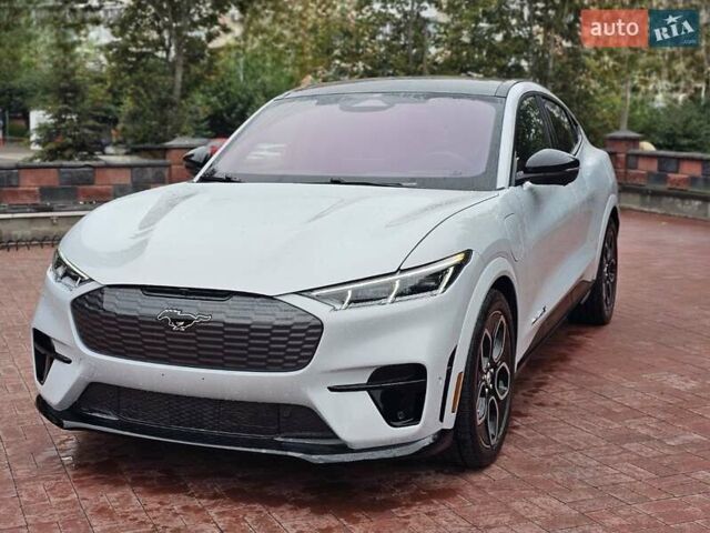 Серый Форд Mustang Mach-E, объемом двигателя 0 л и пробегом 40 тыс. км за 33333 $, фото 6 на Automoto.ua