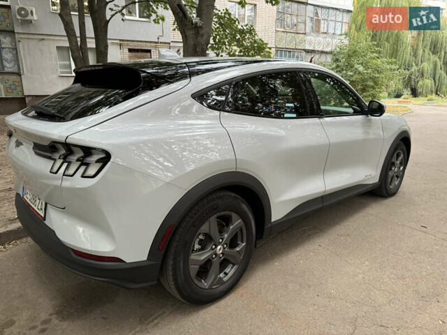 Серый Форд Mustang Mach-E, объемом двигателя 0 л и пробегом 85 тыс. км за 23400 $, фото 8 на Automoto.ua