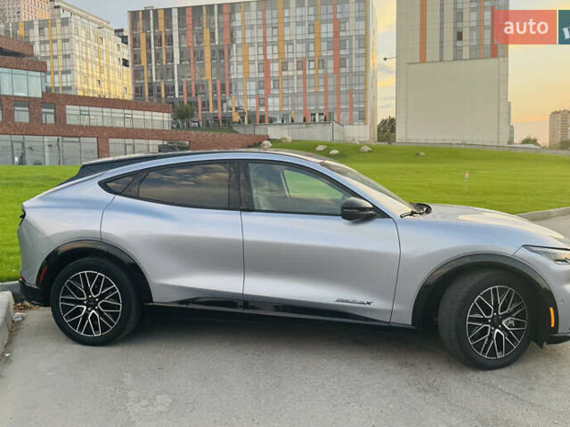 Серый Форд Mustang Mach-E, объемом двигателя 0 л и пробегом 89 тыс. км за 28900 $, фото 4 на Automoto.ua
