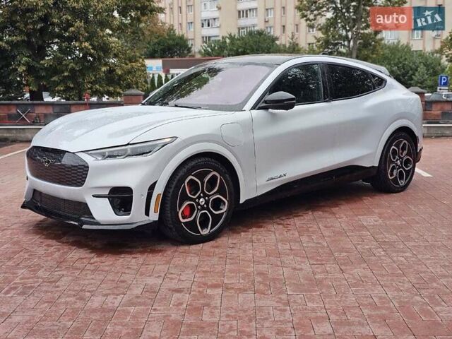 Серый Форд Mustang Mach-E, объемом двигателя 0 л и пробегом 40 тыс. км за 33333 $, фото 2 на Automoto.ua