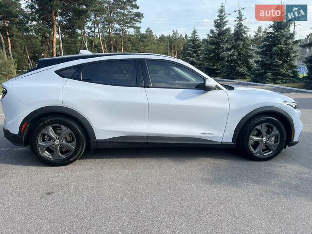 Серый Форд Mustang Mach-E, объемом двигателя 0 л и пробегом 20 тыс. км за 21950 $, фото 5 на Automoto.ua