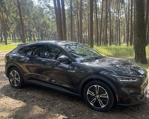Серый Форд Mustang Mach-E, объемом двигателя 0 л и пробегом 41 тыс. км за 28500 $, фото 27 на Automoto.ua
