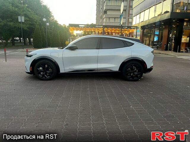 Серый Форд Mustang Mach-E, объемом двигателя 0 л и пробегом 76 тыс. км за 23500 $, фото 5 на Automoto.ua