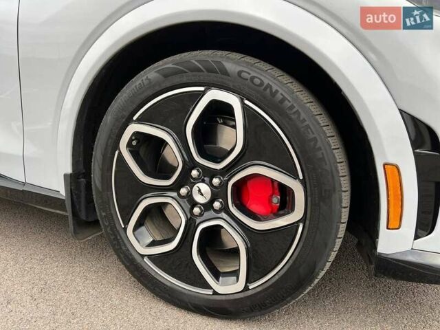 Сірий Форд Mustang Mach-E, об'ємом двигуна 0 л та пробігом 43 тис. км за 29999 $, фото 11 на Automoto.ua