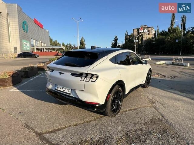 Серый Форд Mustang Mach-E, объемом двигателя 0 л и пробегом 8 тыс. км за 27800 $, фото 10 на Automoto.ua