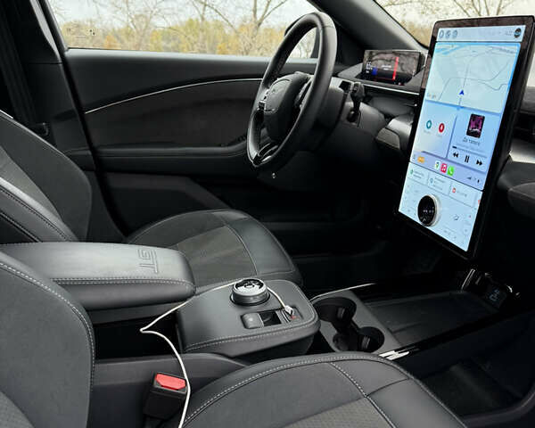 Серый Форд Mustang Mach-E, объемом двигателя 0 л и пробегом 30 тыс. км за 34300 $, фото 24 на Automoto.ua