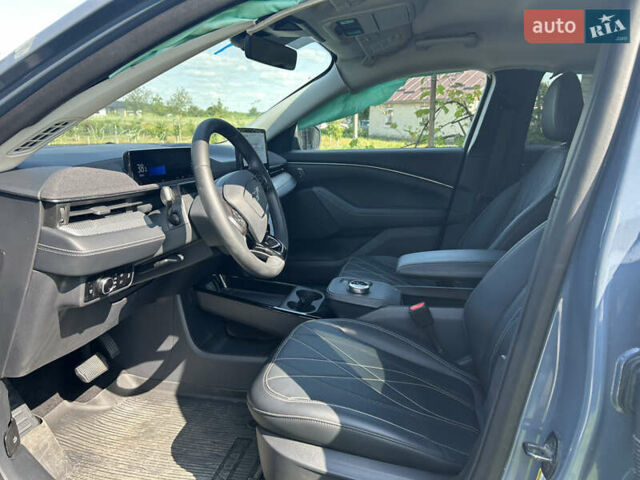Серый Форд Mustang Mach-E, объемом двигателя 0 л и пробегом 25 тыс. км за 15900 $, фото 13 на Automoto.ua