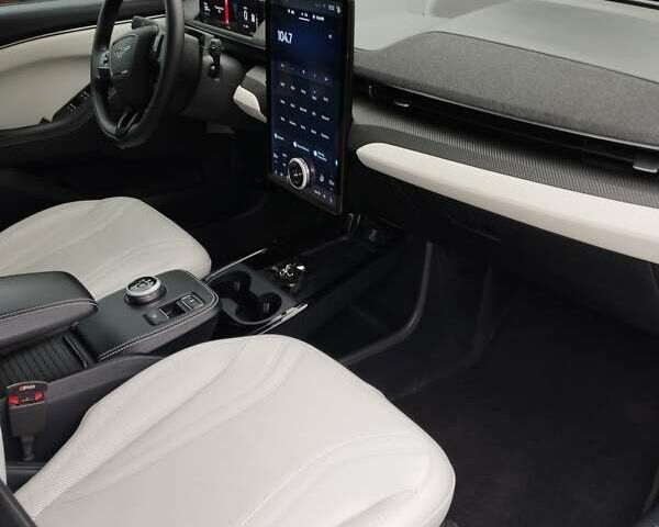 Серый Форд Mustang Mach-E, объемом двигателя 0 л и пробегом 29 тыс. км за 28500 $, фото 7 на Automoto.ua