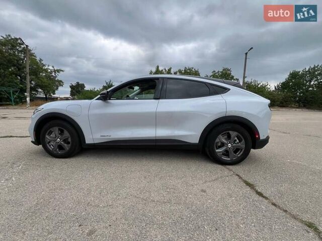 Серый Форд Mustang Mach-E, объемом двигателя 0 л и пробегом 6 тыс. км за 27999 $, фото 5 на Automoto.ua