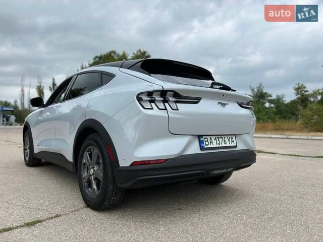 Серый Форд Mustang Mach-E, объемом двигателя 0 л и пробегом 6 тыс. км за 27999 $, фото 18 на Automoto.ua