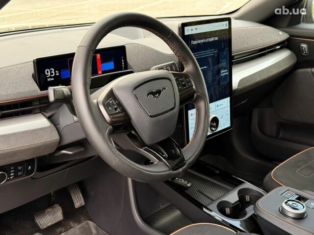 Серый Форд Mustang Mach-E, объемом двигателя 0 л и пробегом 11 тыс. км за 31990 $, фото 16 на Automoto.ua