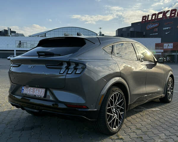 Серый Форд Mustang Mach-E, объемом двигателя 0 л и пробегом 28 тыс. км за 35300 $, фото 7 на Automoto.ua
