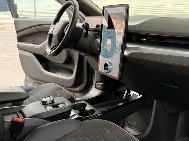 Серый Форд Mustang Mach-E, объемом двигателя 0 л и пробегом 11 тыс. км за 31990 $, фото 42 на Automoto.ua