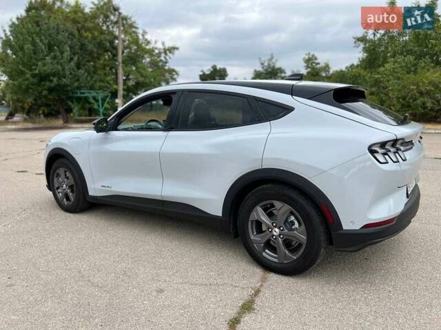 Серый Форд Mustang Mach-E, объемом двигателя 0 л и пробегом 6 тыс. км за 27999 $, фото 1 на Automoto.ua