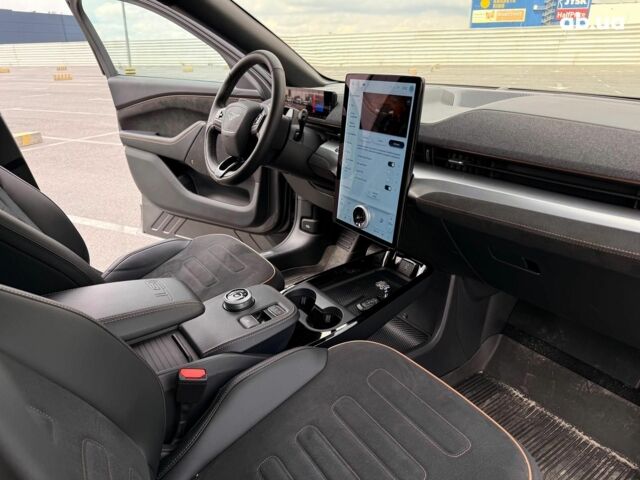 Серый Форд Mustang Mach-E, объемом двигателя 0 л и пробегом 11 тыс. км за 31990 $, фото 32 на Automoto.ua