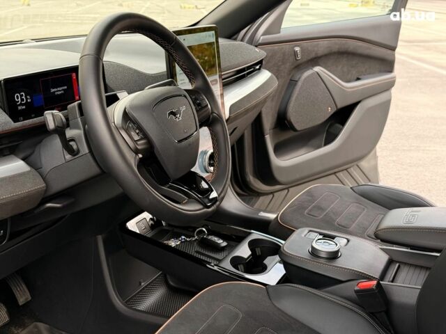 Серый Форд Mustang Mach-E, объемом двигателя 0 л и пробегом 11 тыс. км за 31990 $, фото 39 на Automoto.ua
